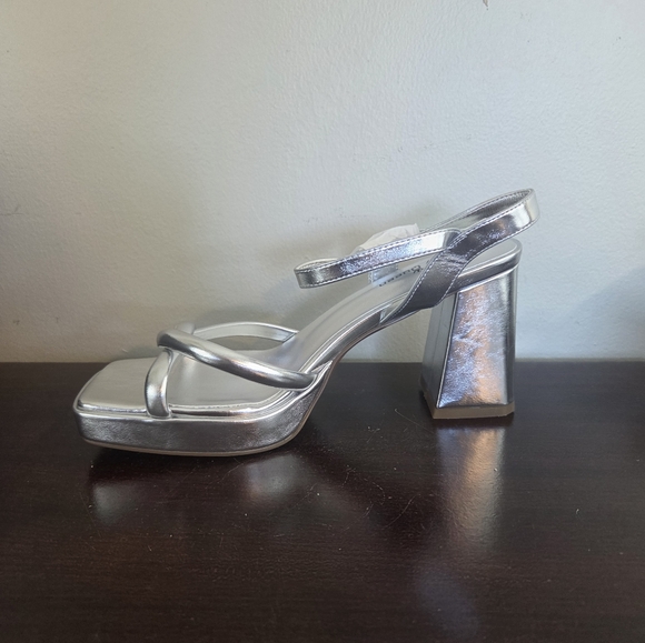 Fancy Queen Silver Strappy Square Toe Block Heels New In Original Box Size 8 - Picture 8 of 14